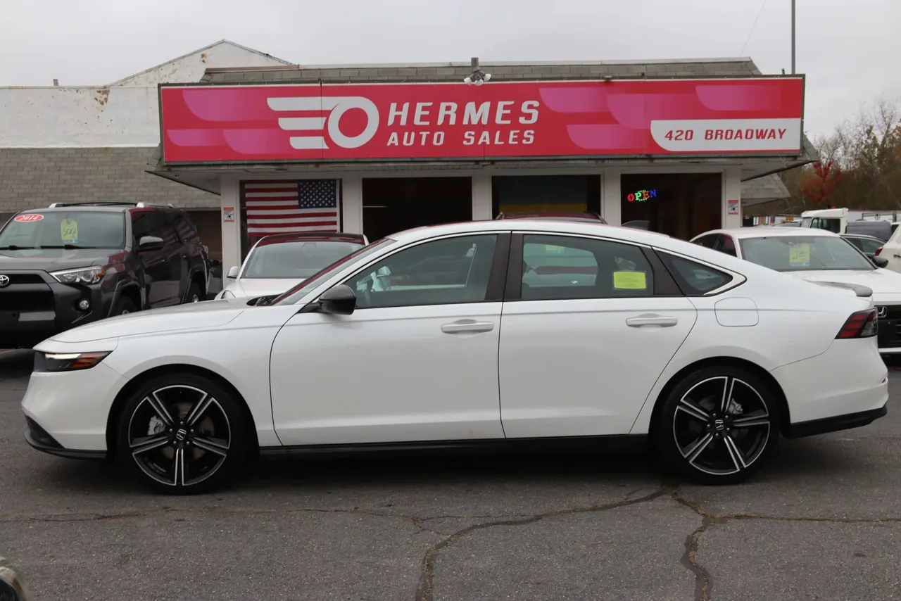 2023 Honda Accord Hybrid Sport Sedan 4D in white — photo 5 of 36